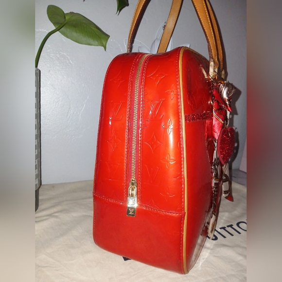 Louis Vuitton Red Monogram Vernis Leather Sutton Handbag - Picture 10 of 16